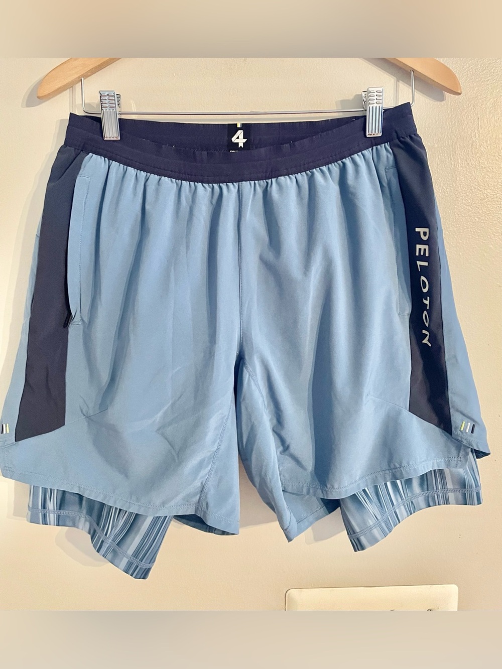 Peloton Men's Fourlaps X Command Athletic Shorts w Side Panels Sz M- EUC